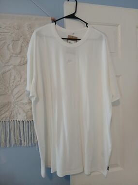 Nike White Short Sleeve Crew T-Shirt